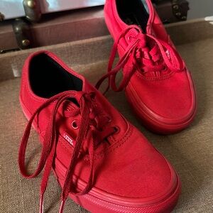 Mono Red Classic Vans